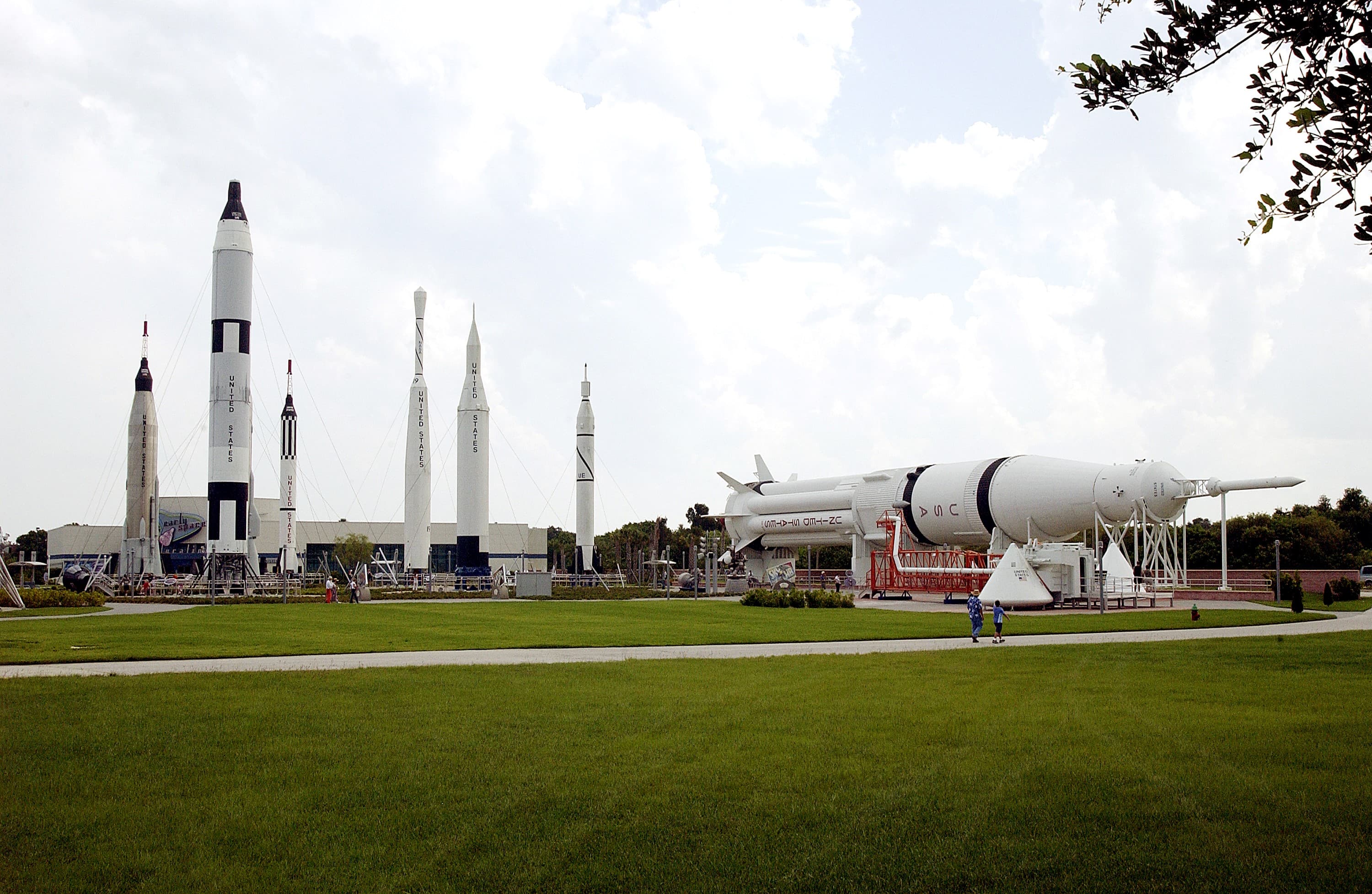 Rocket Garden v návštěvnickém centru NASA
