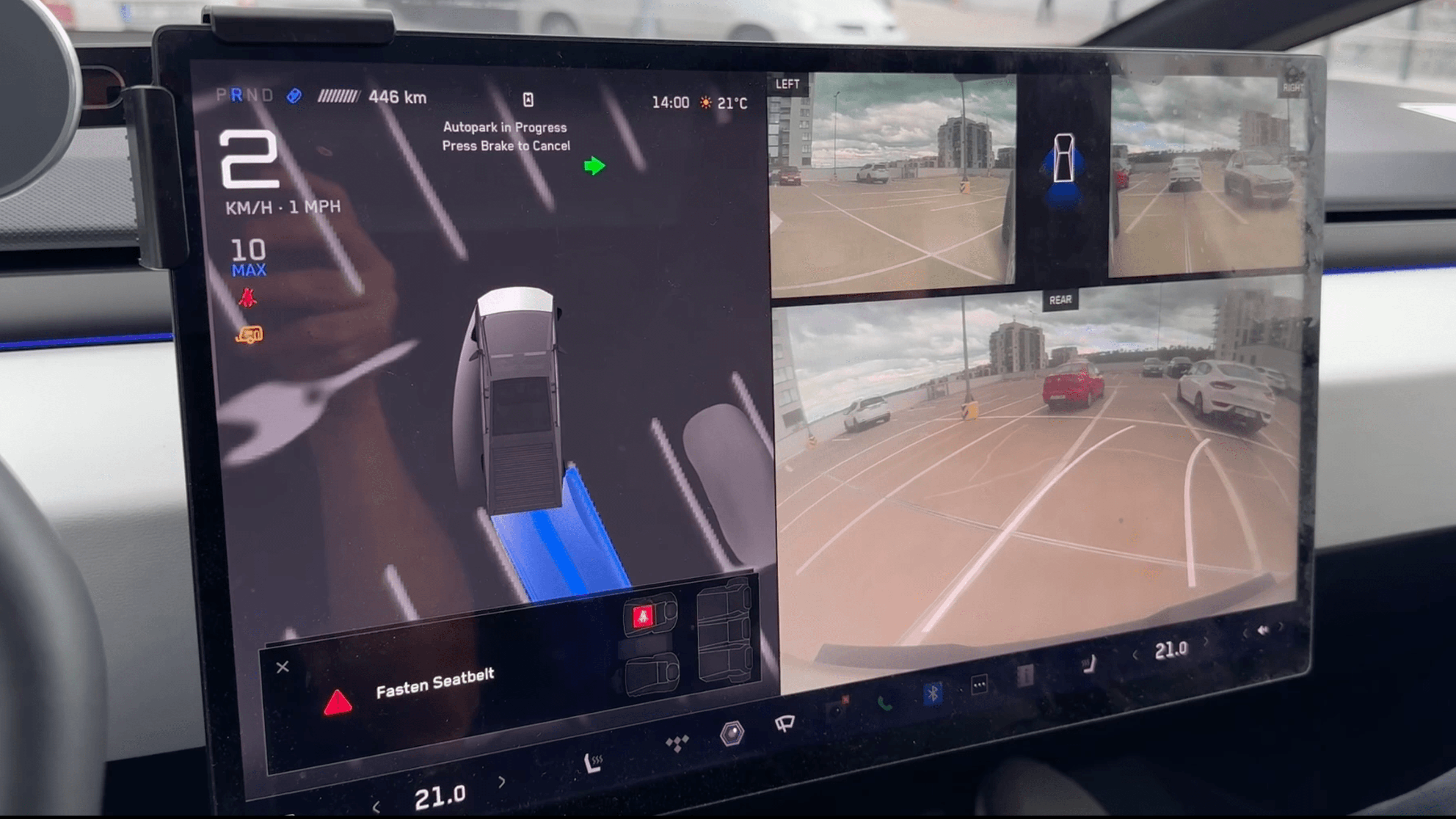 Cybertruck automatické parkování
