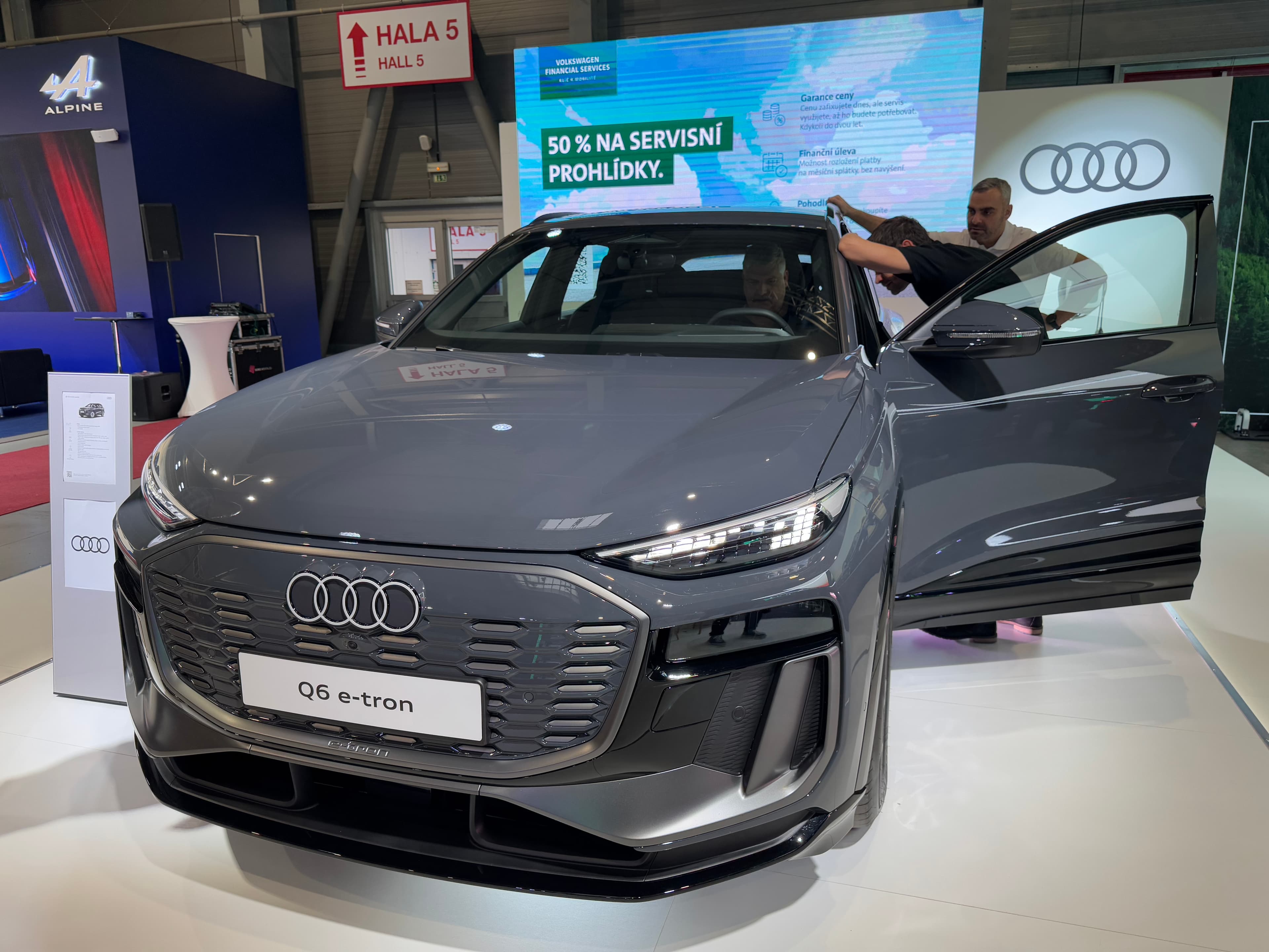 e-SALON: Co musí automobilky změnit?