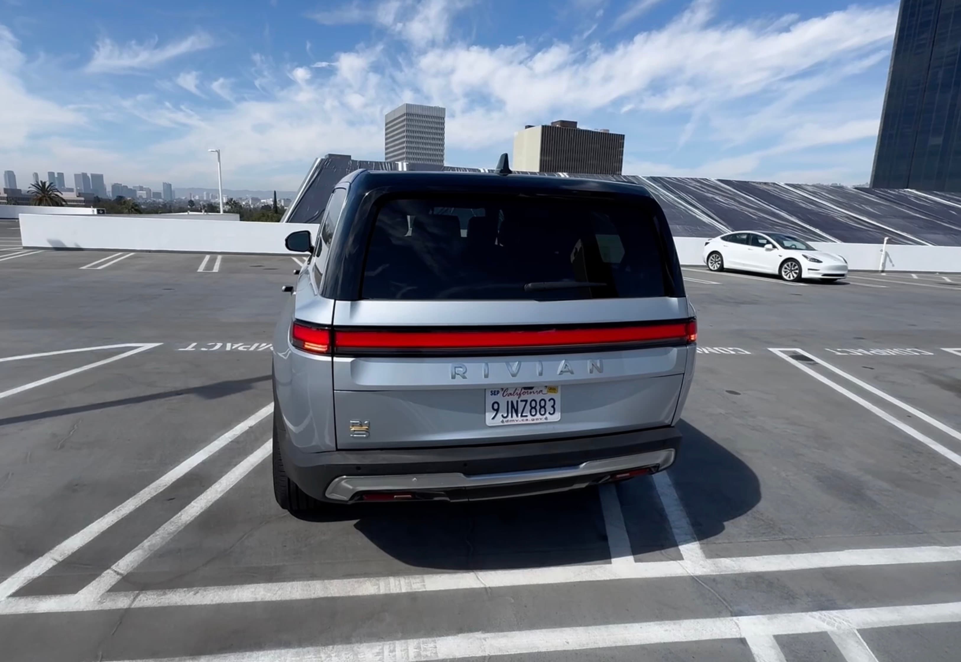 Rivian R1S: Luxusní SUV
