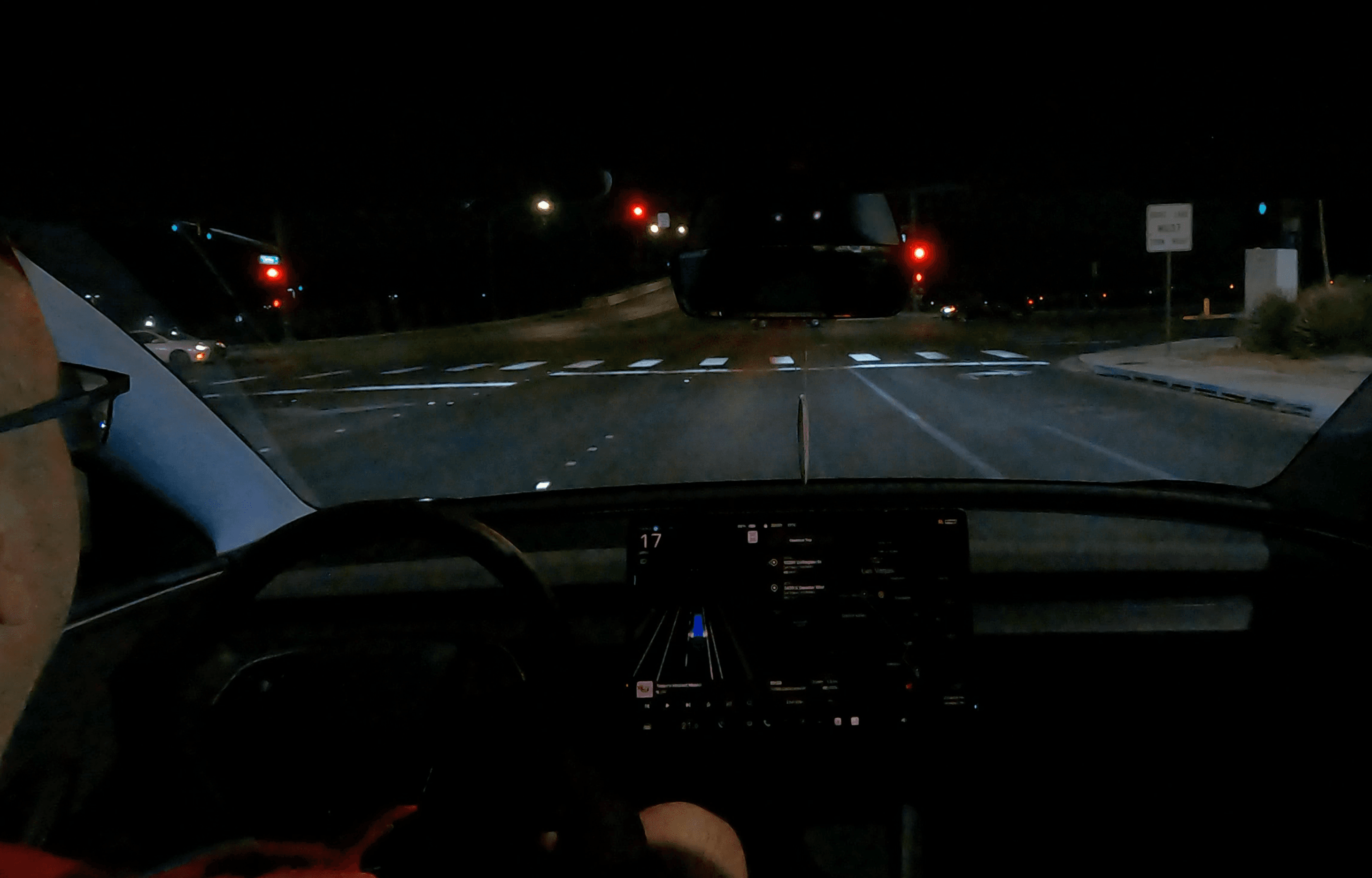 Noční jízda s Tesla FSD v13