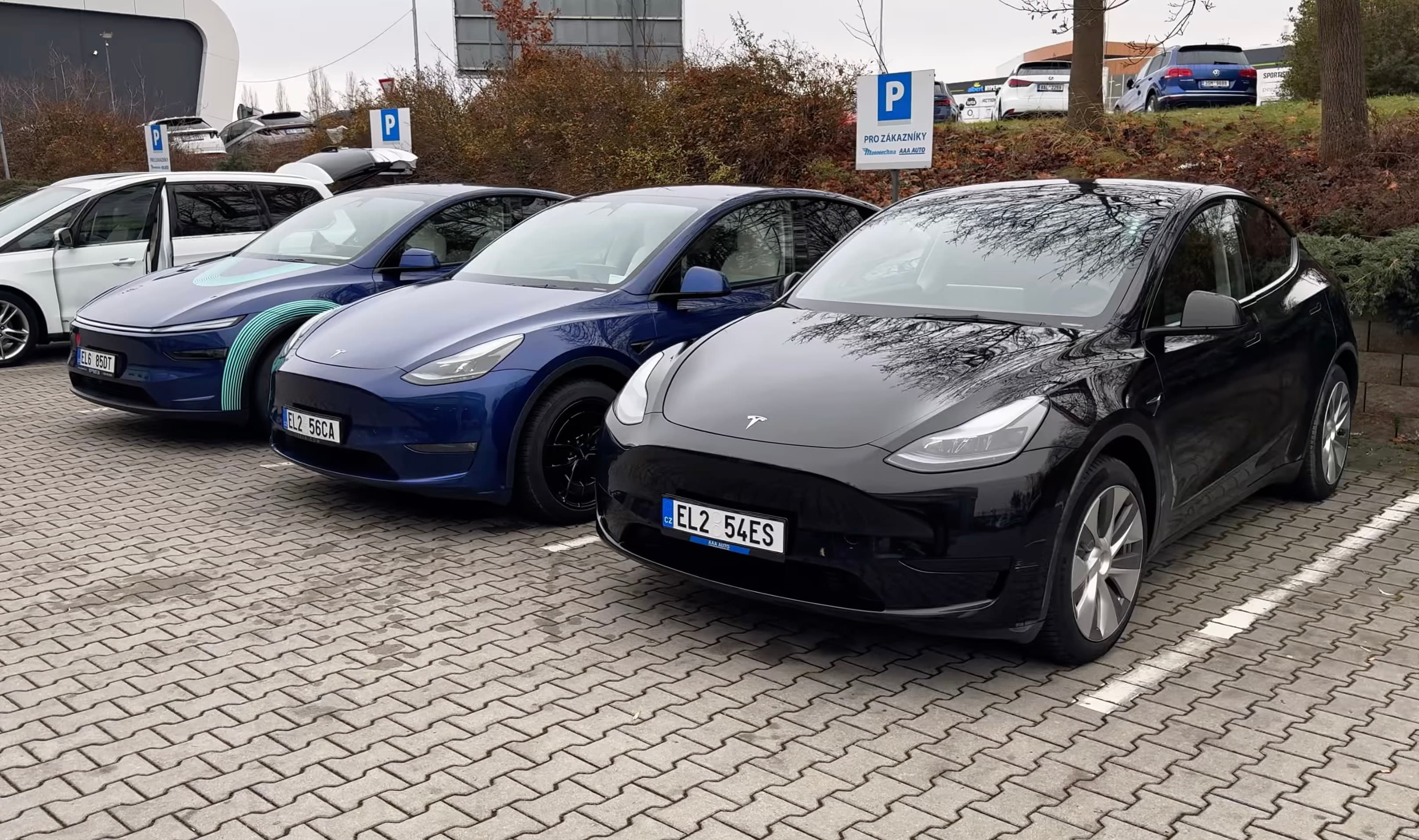 Zimní duel Tesla Model Y