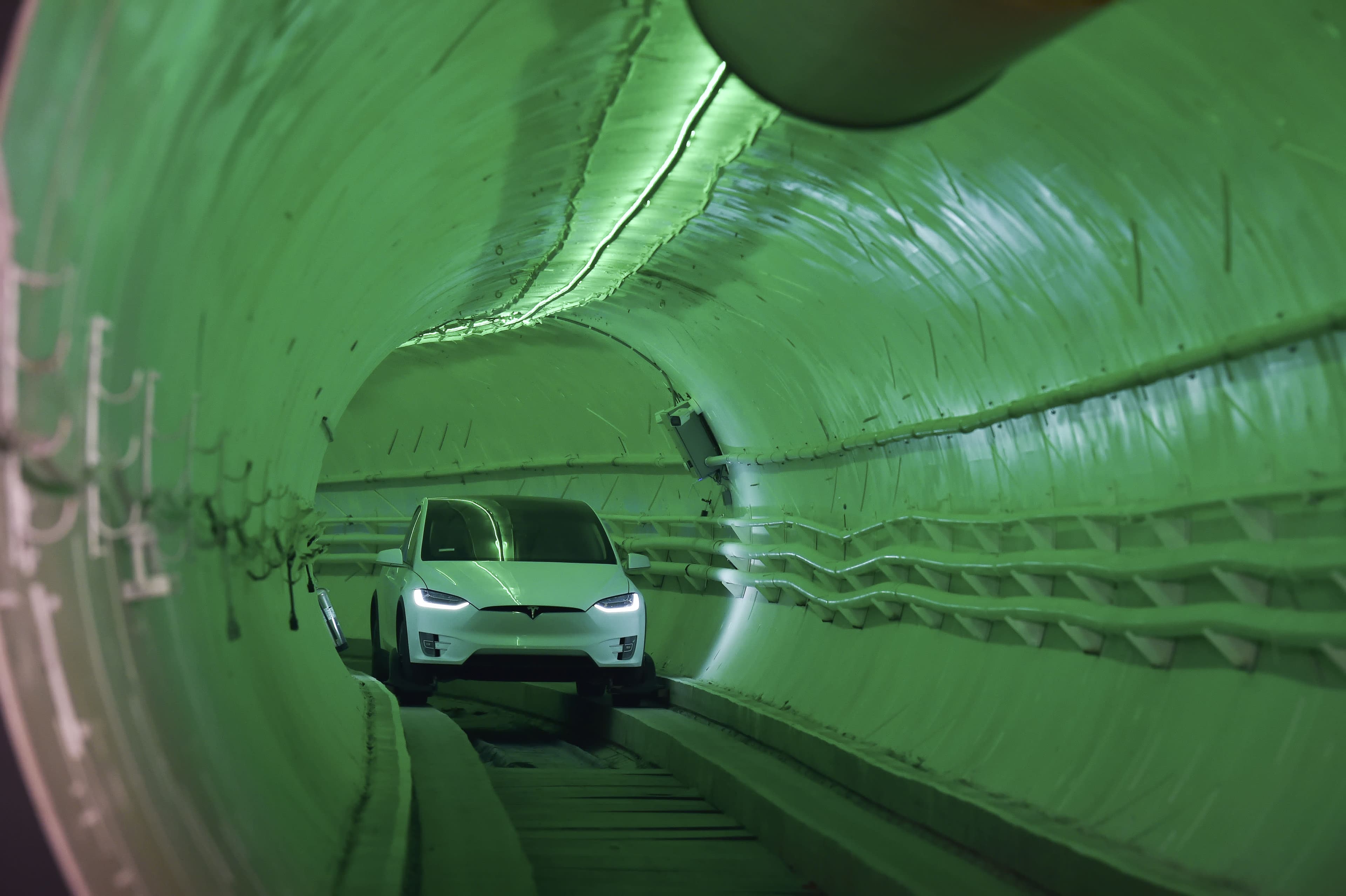 Autonomní jízda v tunelu